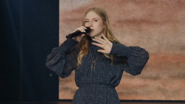 Mark Driscoll Has Woman Pastor Preach At His Church, Promotes Her Message