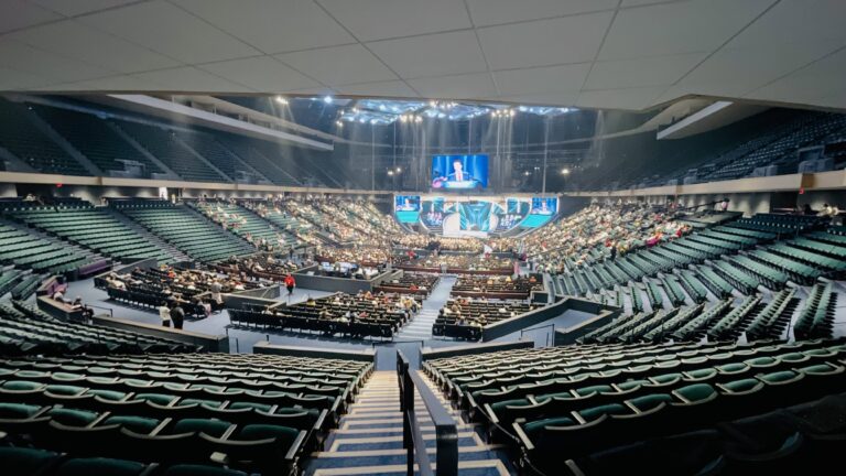 Joel Osteen’s Lakewood Megachurch Is Practically Empty